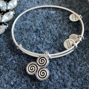 Charm bracelet